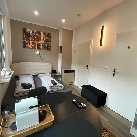 Renovierte Am Rhein In - Eigenes Bad, Kueche, Wifi - 1 Og *