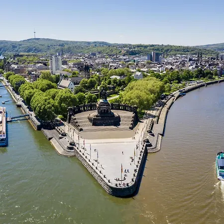 1 - Renovierte Am Rhein - Eigenes Bad, Kueche, Wifi Coblence